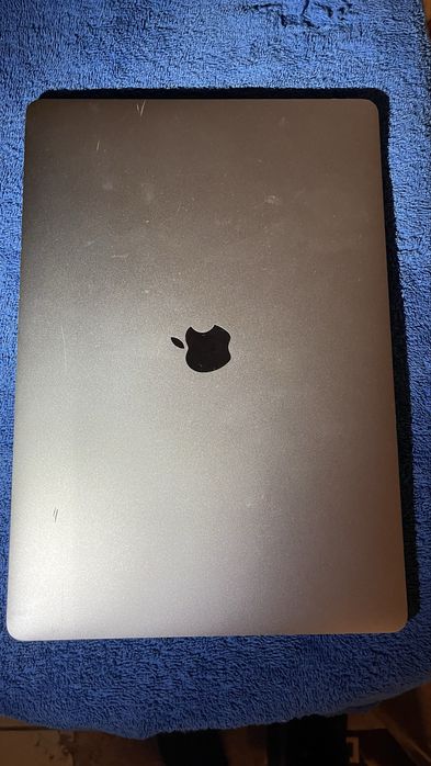 Macbook pro 15,4 2018