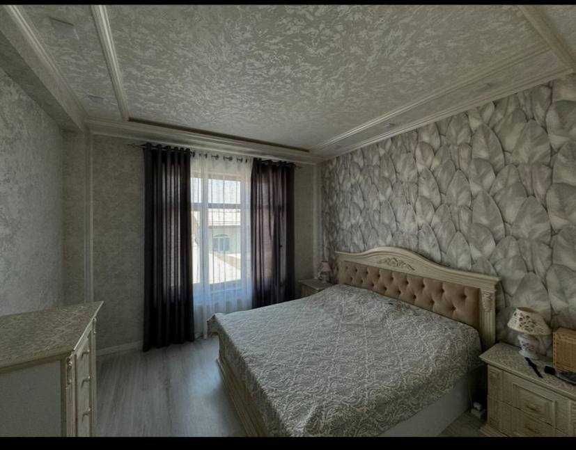 Участок 8 соток + 1,3 Карвонсарой Ипподром 13комнат фасад 25 метров КС