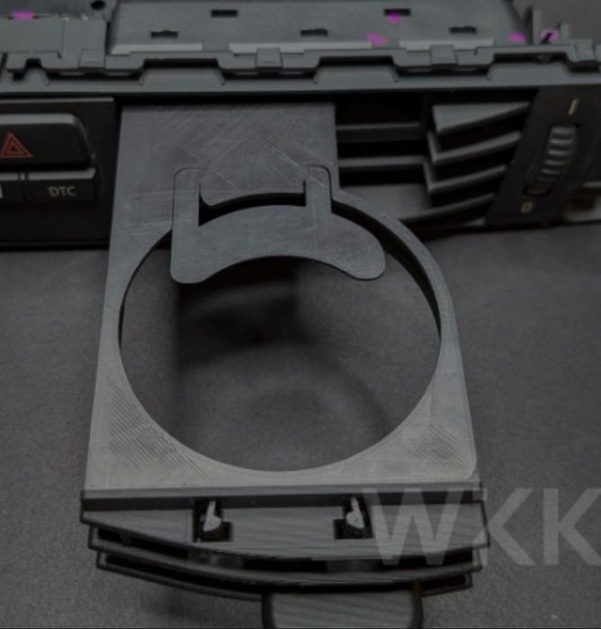 3D принтирана скрита поставка за чаша за BMW E90