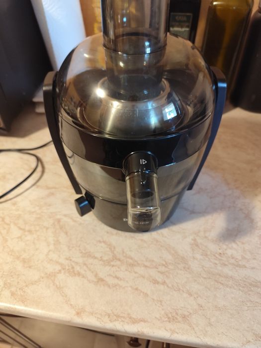 Продавам сокоистисквачка PHILIPS
СОКОИЗСТИСКВАЧКА PHILIPS HR1832/02