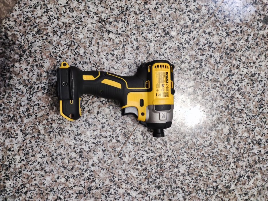 Dewalt inpakt 18v.