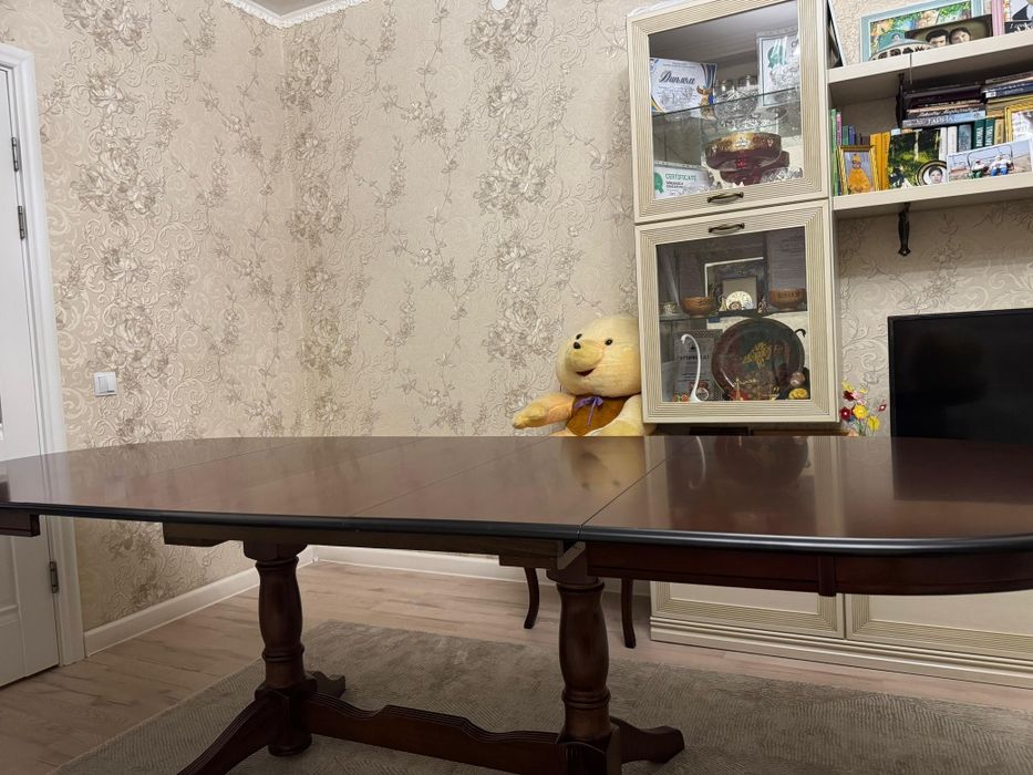 Продам стол в отличном состояние