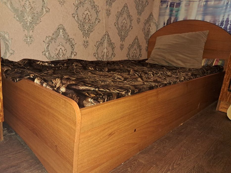 кровать с матрасом