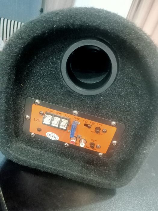 Продам сабвуфер в авто