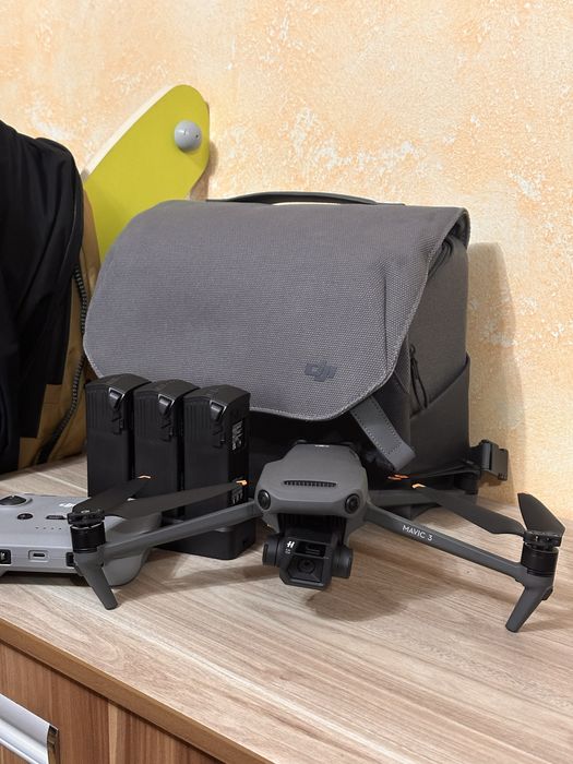 Дрон DJI Mavic 3 Fly More Combo