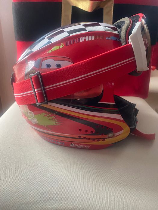 Детска каска за ски. Размер 54см.