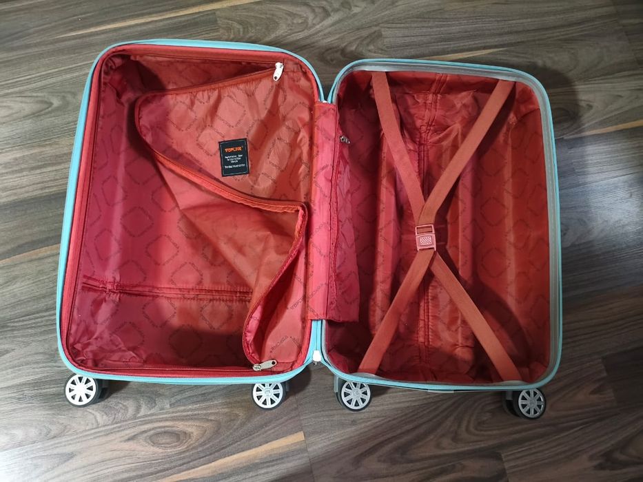 2 Чемодана среднего размера