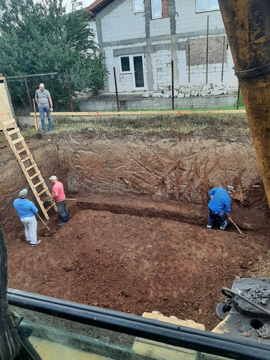 Buldoexcavator  de inchiriat