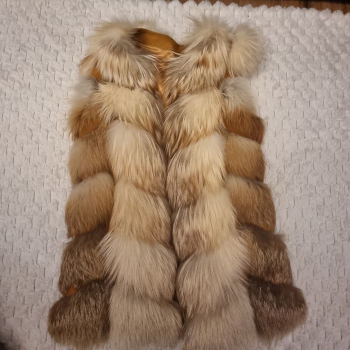 Vesta de blana, vulpe. O nebunie!!!