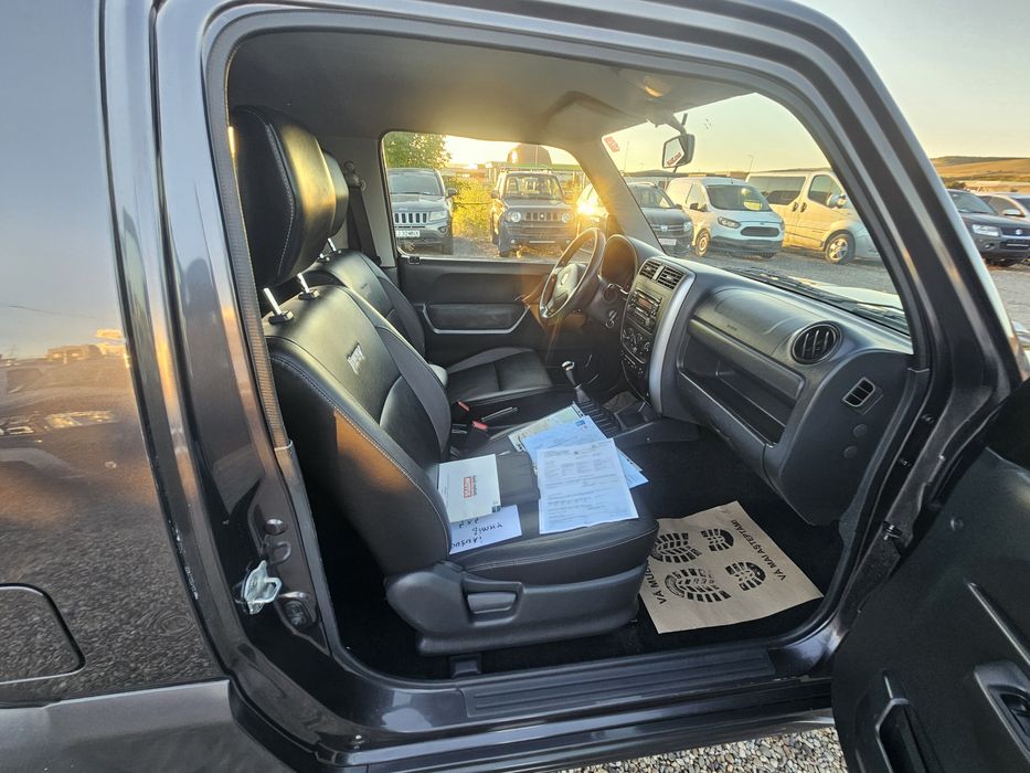 Suzuki JimnyStyle, 1.3 Benzina, 4x4    Piele  Pilot  Jante  Cârlig  Posibil Rate *