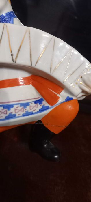 Статуэтки, ваза, сахарница