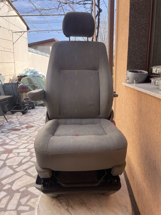 Scaun poasager individual VW Caravelle pret 750 lei