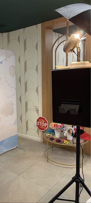 Vand cabina foto/photobooth complet echipata cu fundal si accesorii