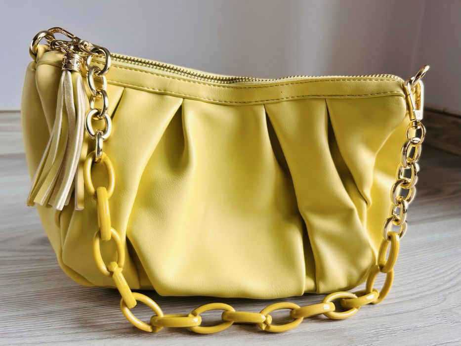 Жълта дамска чанта