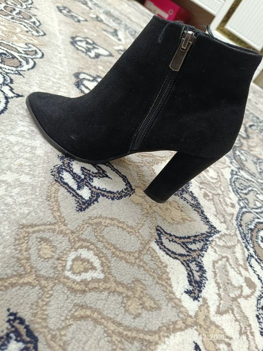 Baland poshnali oyoq kiyim