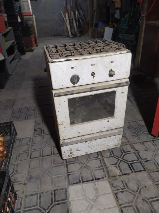 Сроччно Газ плита сотилади