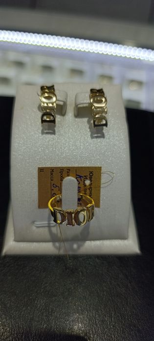 Золотое комплект Christian Dior , проба 585, общий вес 5,85 гр размер