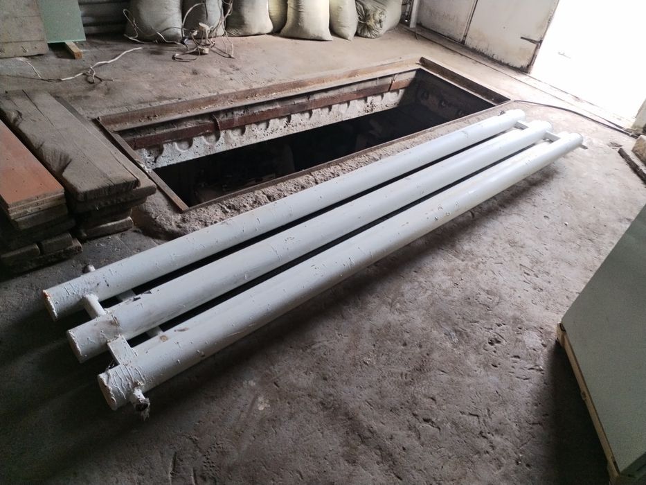 Регистры отопления 3 метра, диаметр 100, перемычки 40.