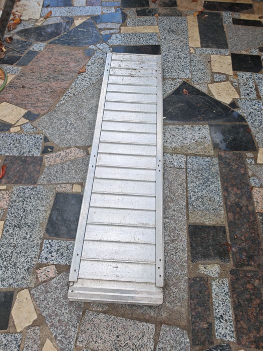 Rampa  moto sau pentru  persoane cu dizabilități