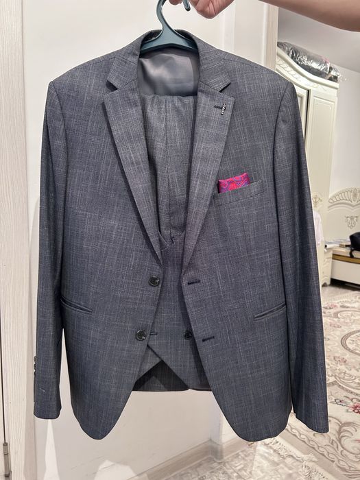 Костюм тройка продам