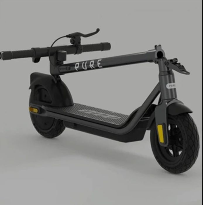 Trotineta Pure preț 500 lei a mers perfect dar am mers pe un drum cu grófi și să stins dintro data și nu mai pornește