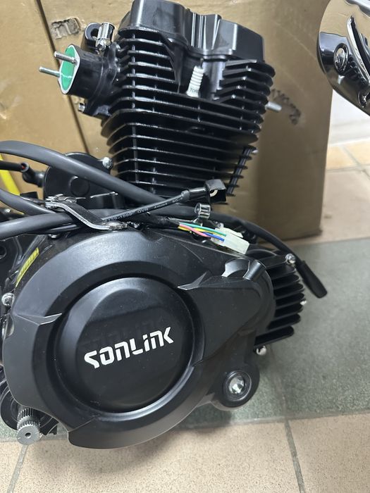 Двигатель мотоцикла 200 куб с бал.валом