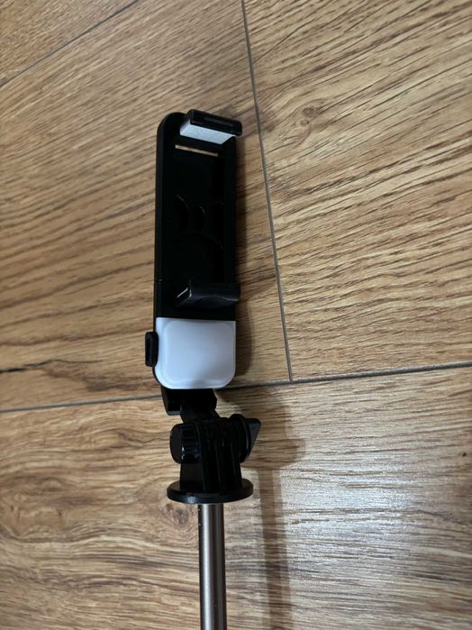 Selfie stick extensibil cu trepied compact, reglabil Nou