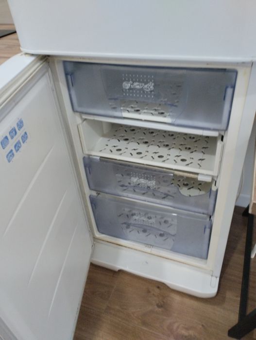 Продам холодильник