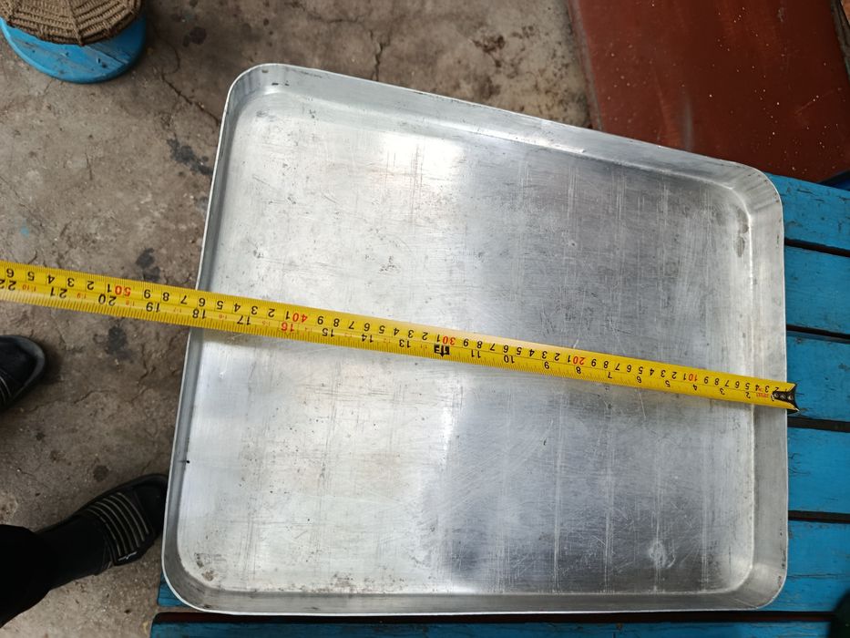 Два броя тави за печене размер 46/36.