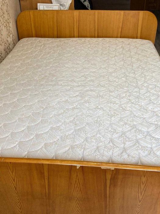 продам полноразмерную кровать