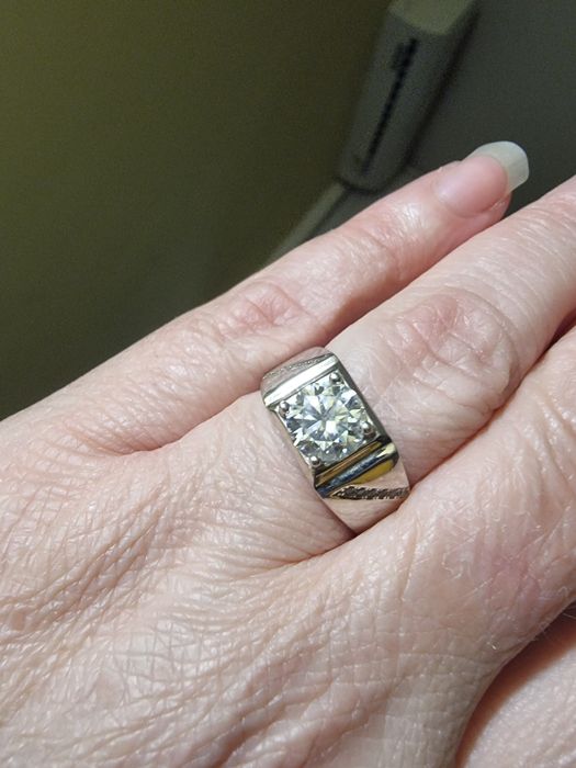 Платинен пръстен с 1,0 карата LG диамант