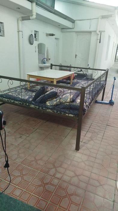 Продается мебель и хоз принадлежности.