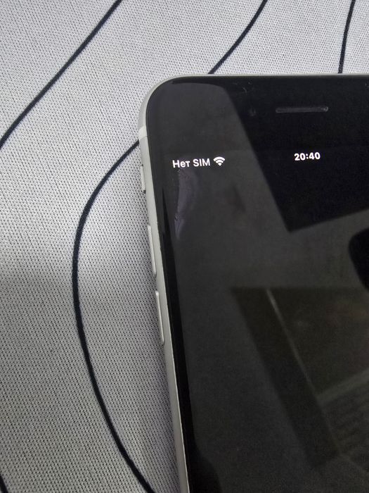 Продаю iPhone SE 2020