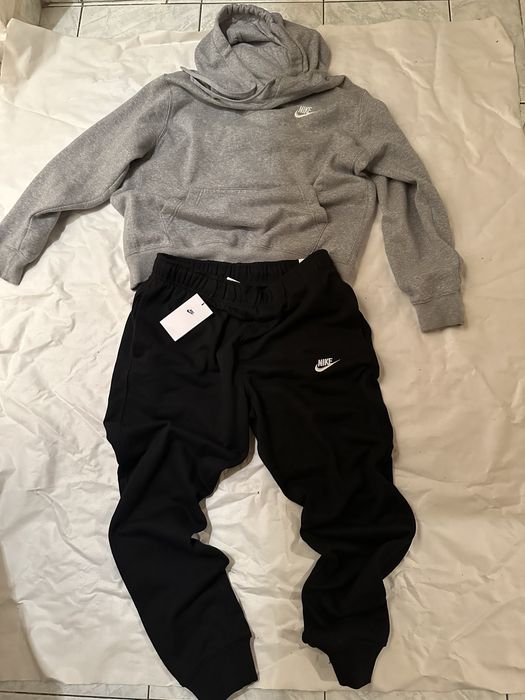 Vand compleu nike nou!