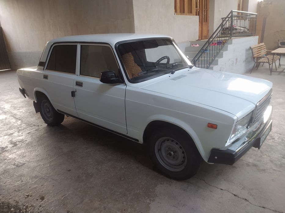 Vaz 2107 sotiladi