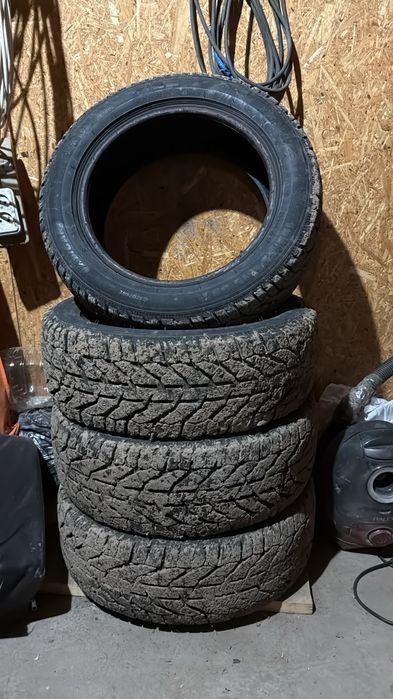 Продам покрышки зима шипи