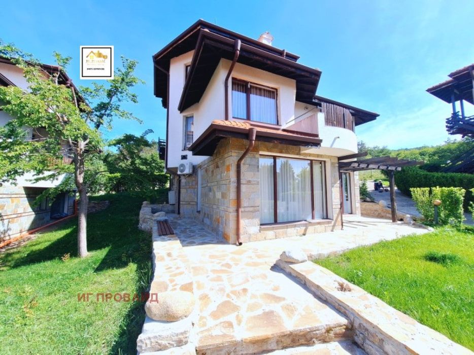 Продава се Етаж от къща в с. Кошарица, Област Бургас - 96 кв.м за 1094 €/кв.м - Снимка #1