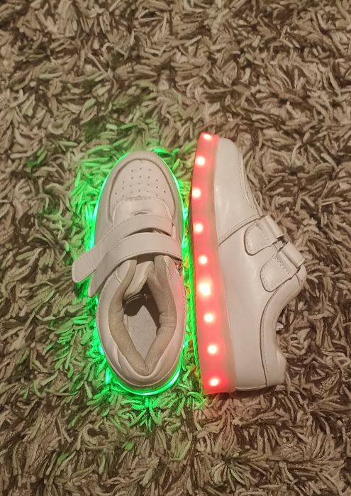 Светещи детски маратонки 31 номер