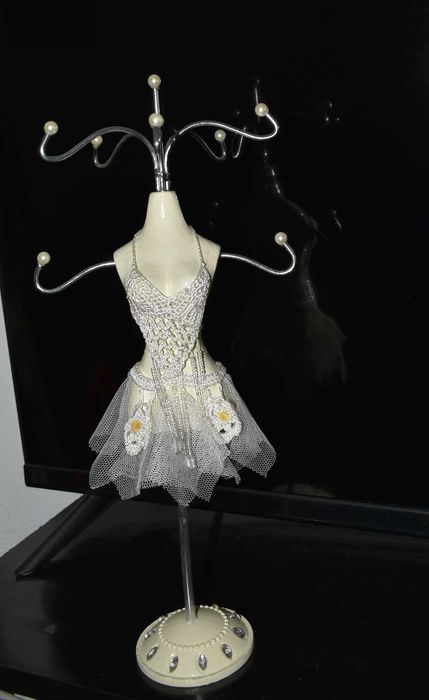 Стойка за бижута