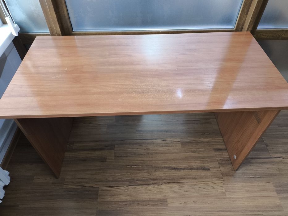 Офисный стол с брифинг-приставкой