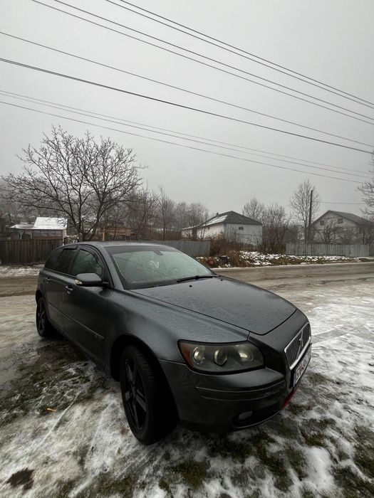 Vând Volvo V 50 .