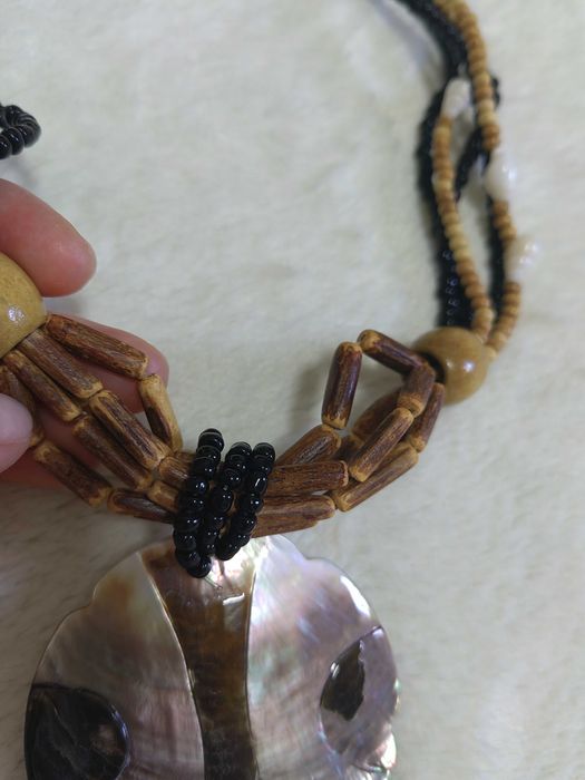 Украшения с натуральным перламутром.