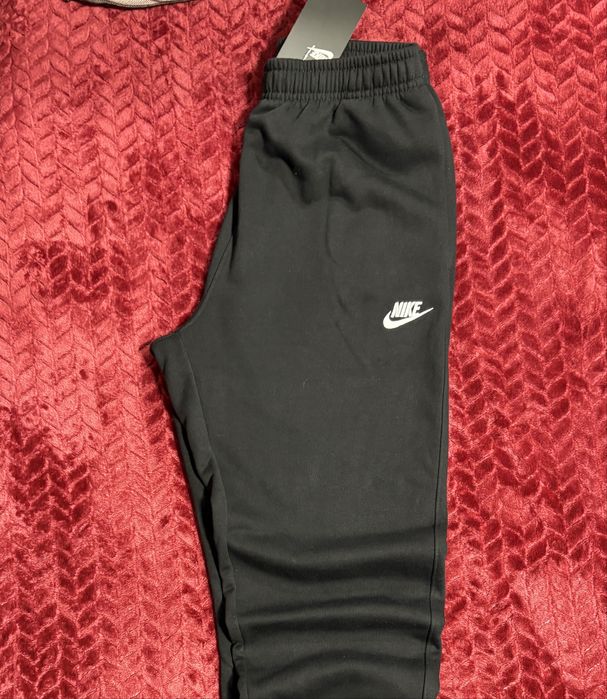 Pantaloni Nike  mărimea M cu etichetă