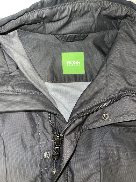 Geaca  firma Hugo Boss !