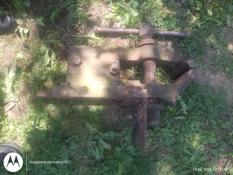 De vânzare menghina țigănească !