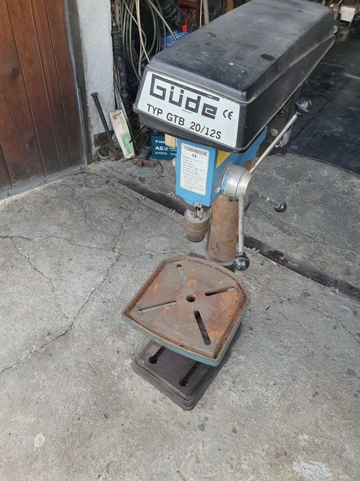 Настолна бормашина монофазна