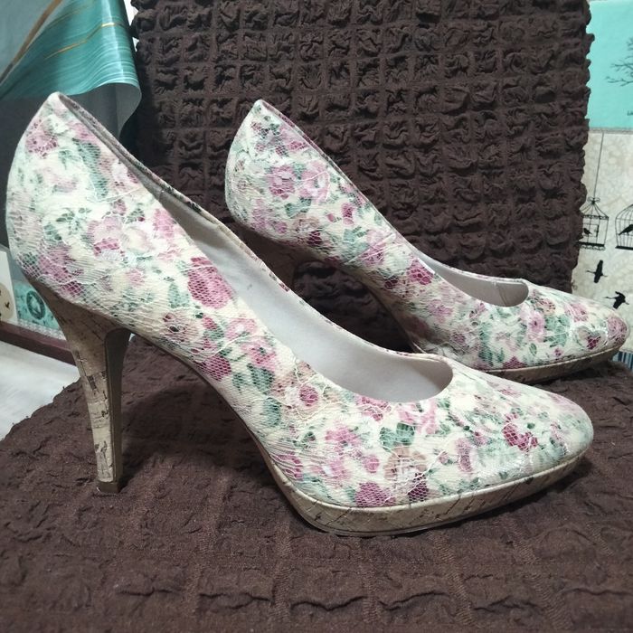 Продам женские туфли