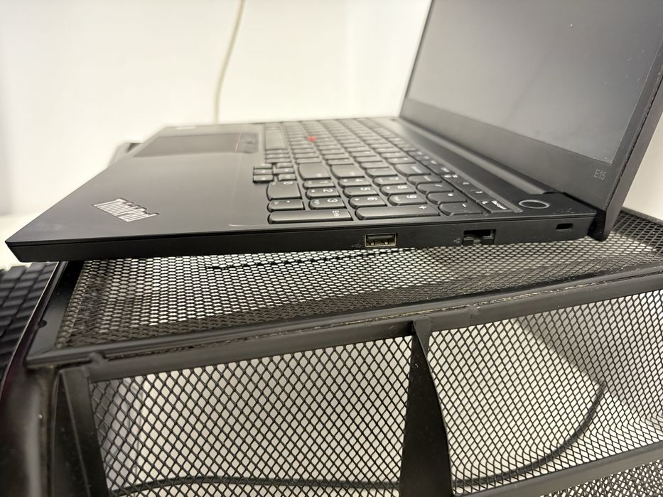 Laptop Lenovo Thinkpad i5 Gen 10/ssd/ideal office,scoala,gaming usor