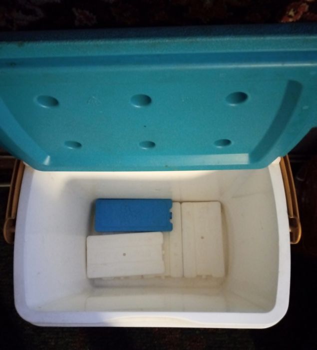 Продам переносной холодильник.