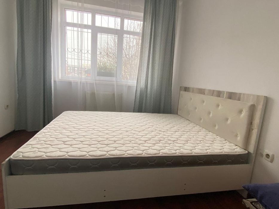 Продам двуспальную кровать с матрасом